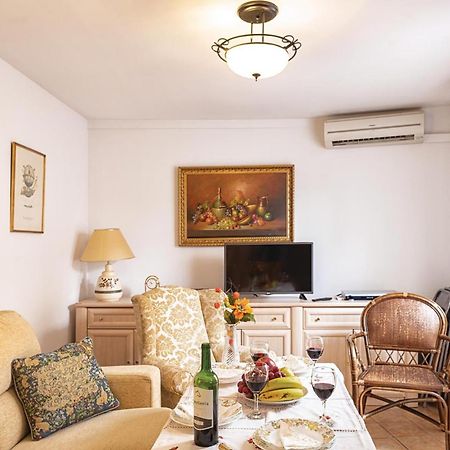 Beautiful Apartment In Cordoba With Kitchenette Eksteriør billede