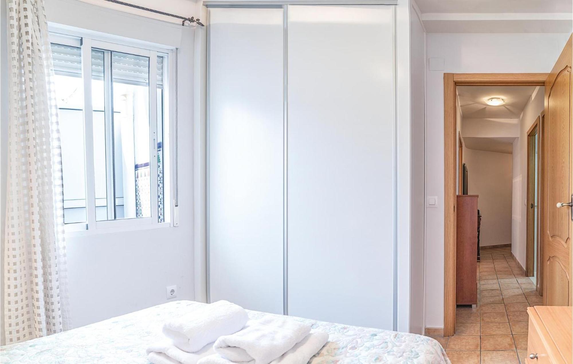 Beautiful Apartment In Cordoba With Kitchenette Eksteriør billede