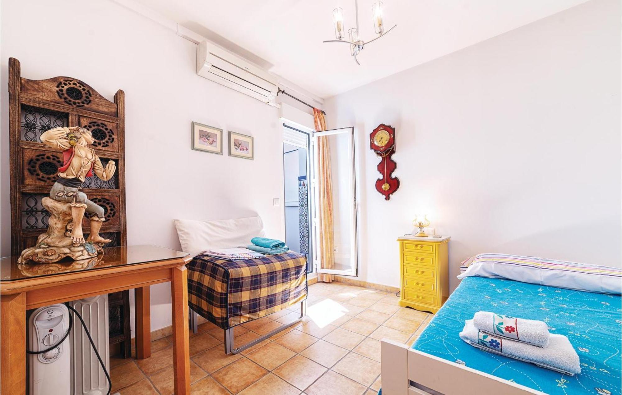 Beautiful Apartment In Cordoba With Kitchenette Eksteriør billede